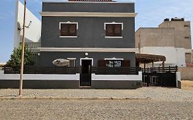 Blue Eagle Guesthouse - Casa de hospedes